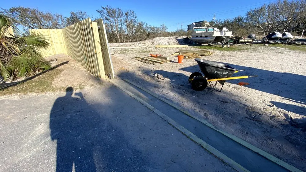 Top-rated vinyl fence installation experts serving Pace, FL - Brackish Construction
