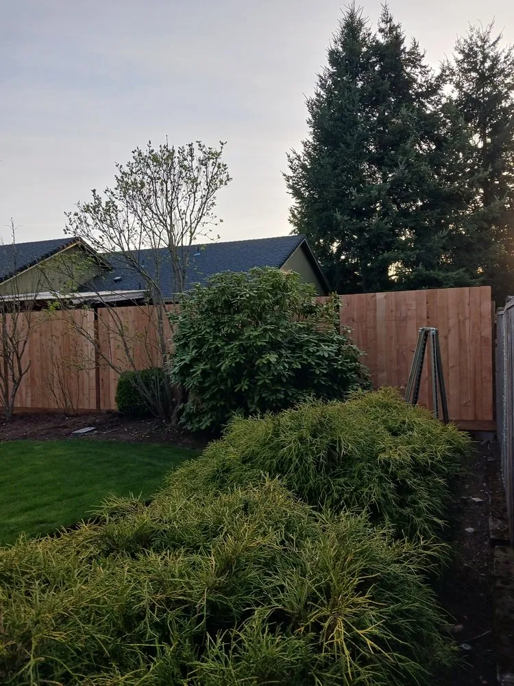Professional vinyl fence installation experts serving Eugene, OR - Bradley & Son