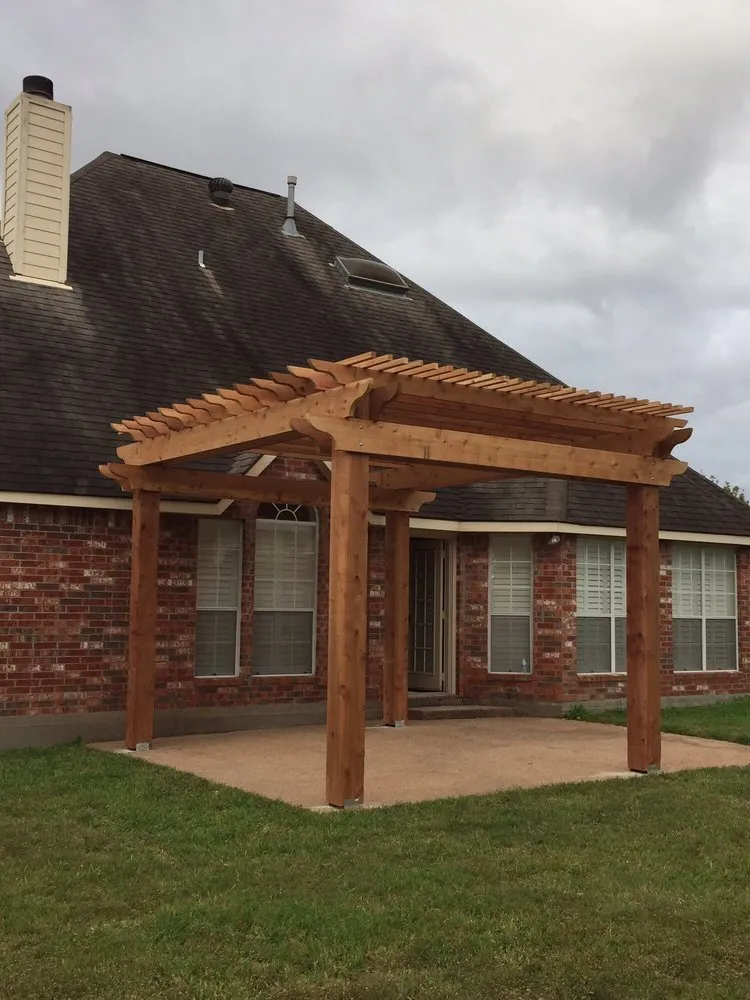 Expert chain link fencing for homes in Bryan, TX by Brazos Custom Construction