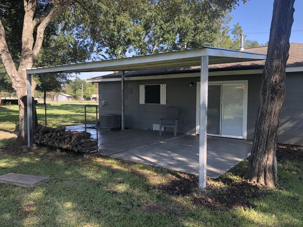 Professional vinyl fence installation for homes in Wallis, TX by Cajun Electrostatic