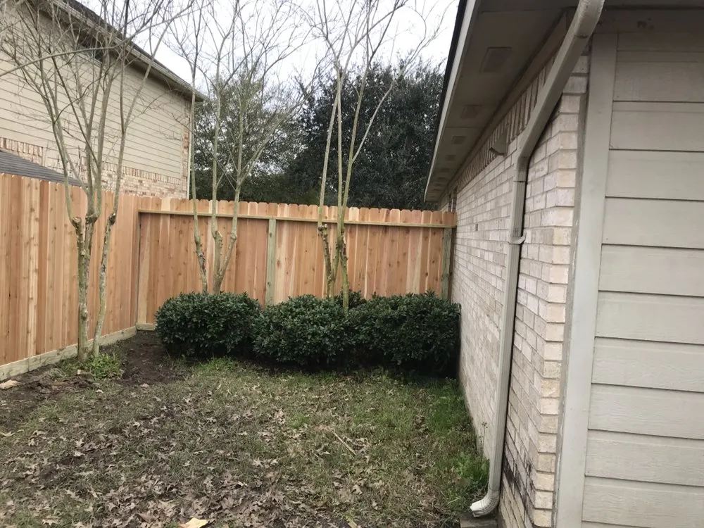 Affordable fence installation for homes in Katy, TX by Calmex Services