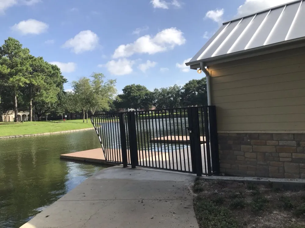 Quality fence repair service in Katy, TX - Calmex Services