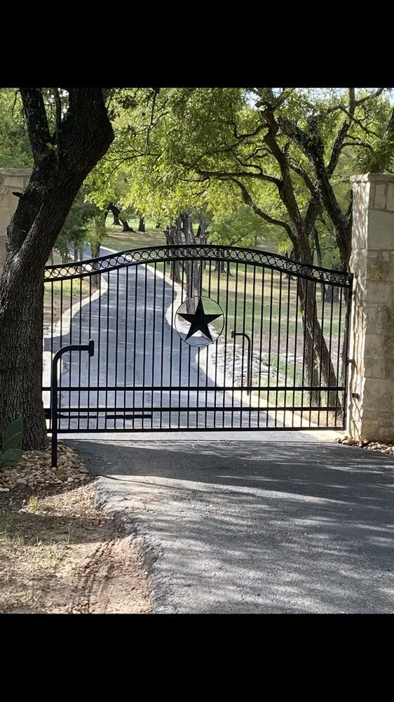 Affordable fence installation for homes in Georgetown, TX by Carter’s Designs