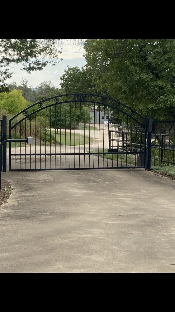 Quality wood fence service in Georgetown, TX by Carter’s Designs