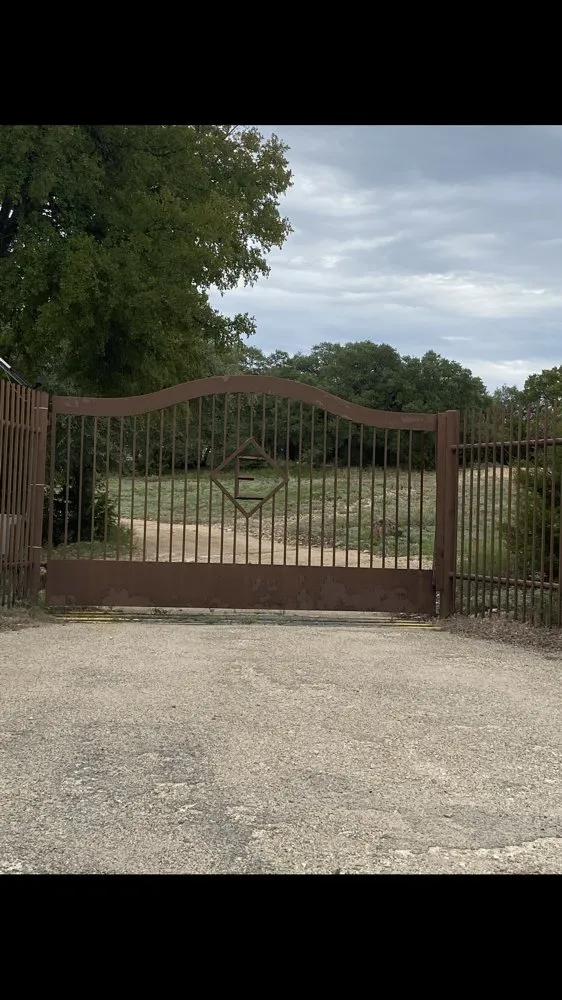 Local fence installation in Georgetown, TX by Carter’s Designs
