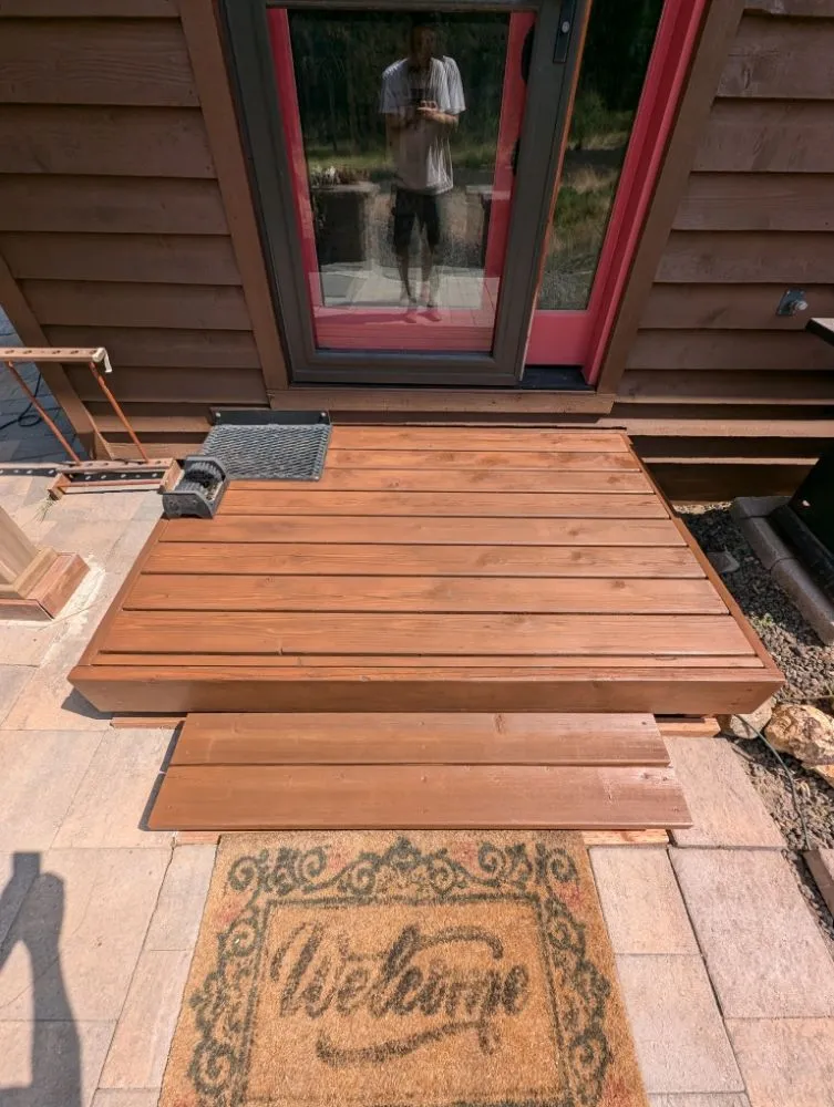 Expert vinyl fence installation for homes in La Pine, OR by Cartwright Construction