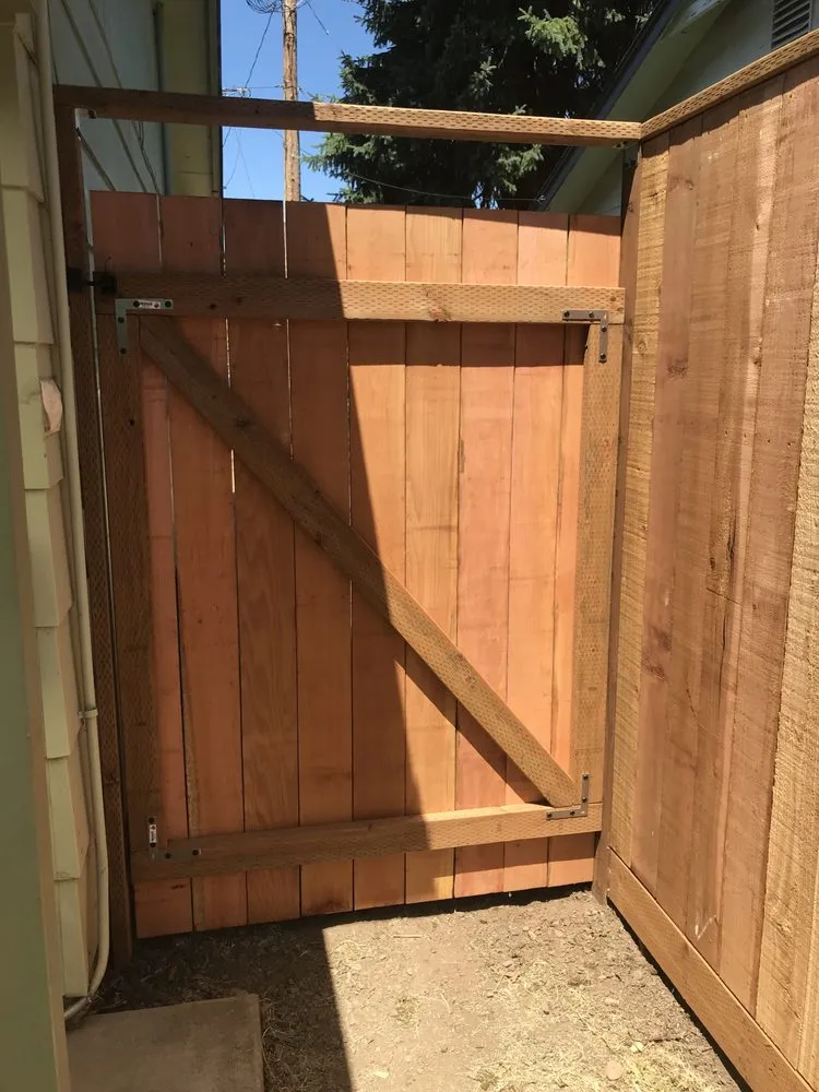 Top-rated chain link fencing in Eugene, OR by Cascade Crest Contracting