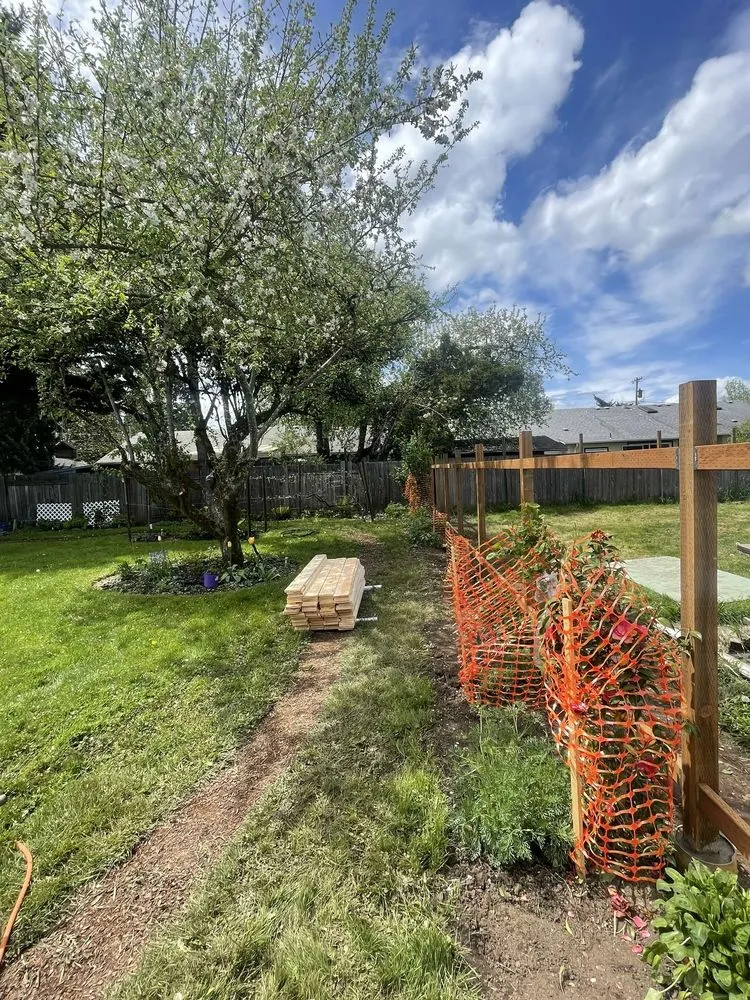 Reliable wood fence service service in Eugene, OR - Cascade Crest Contracting