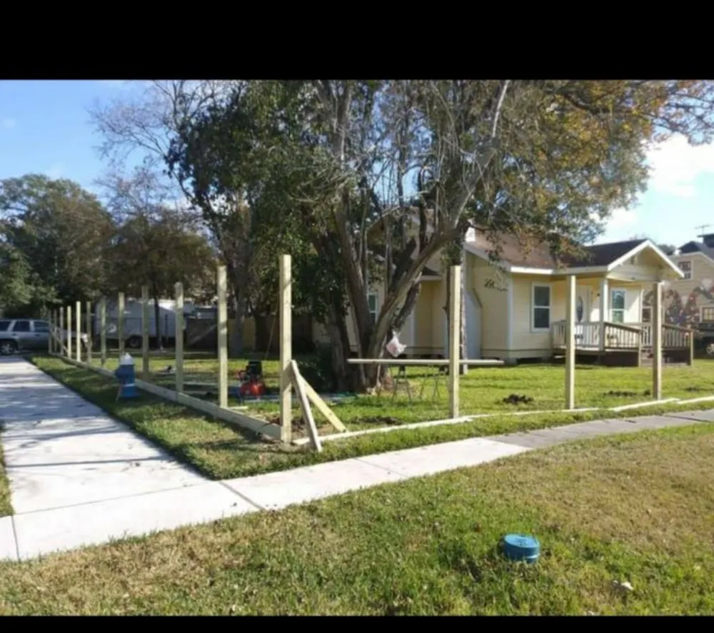 Expert wood fence service experts serving Huffman, TX - C&C Construction