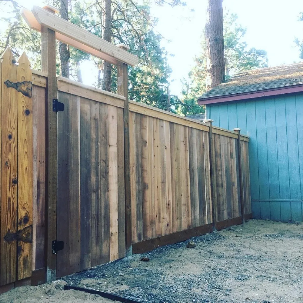 Reliable vinyl fence installation service in Bend, OR - Cedar & Stone