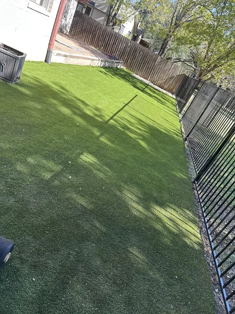 Expert vinyl fence installation for homes in Elgin, TX by C&I Landscaping
