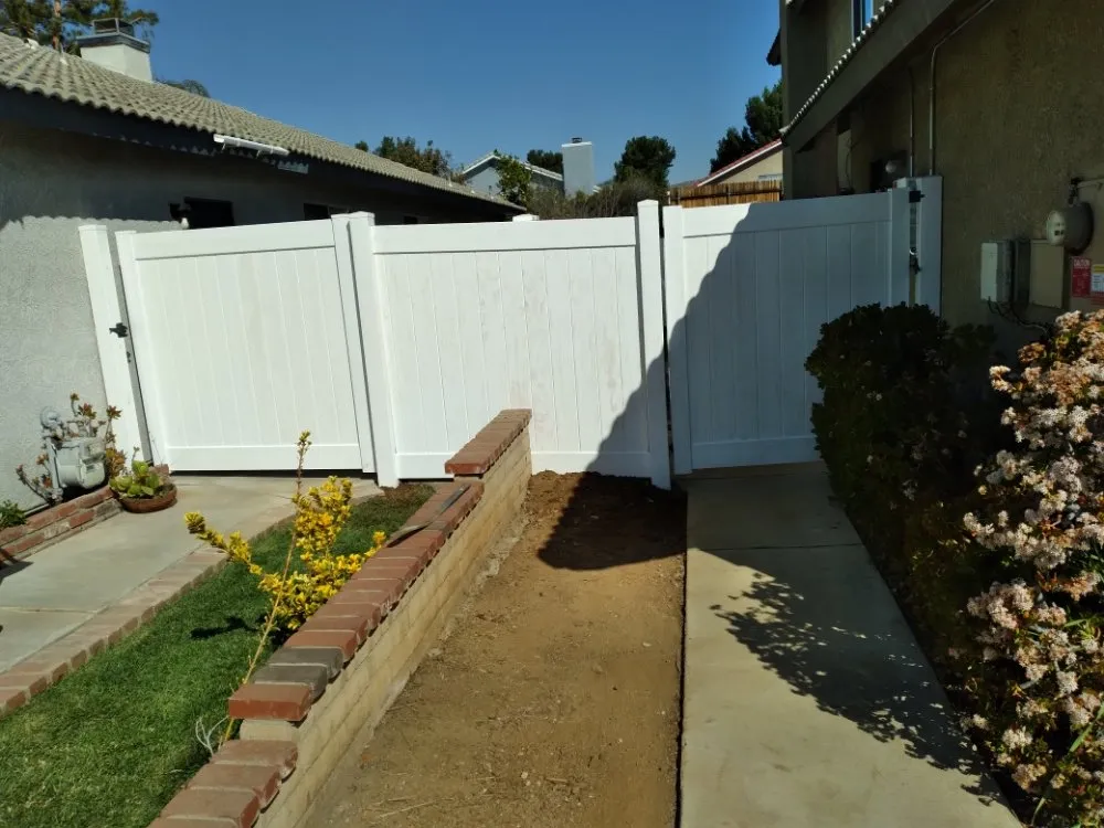 Affordable chain link fencing for homes in Riverside, CA by CIMF