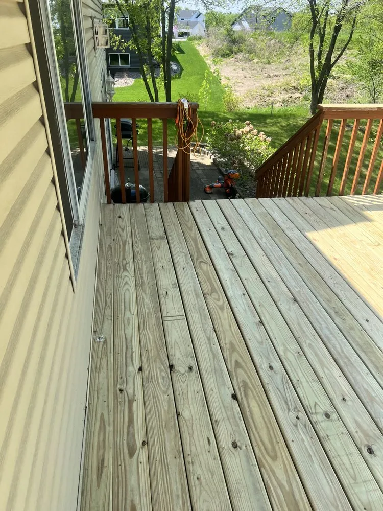 Quality fence repair for homes in Jackson, MS by CNH Construction