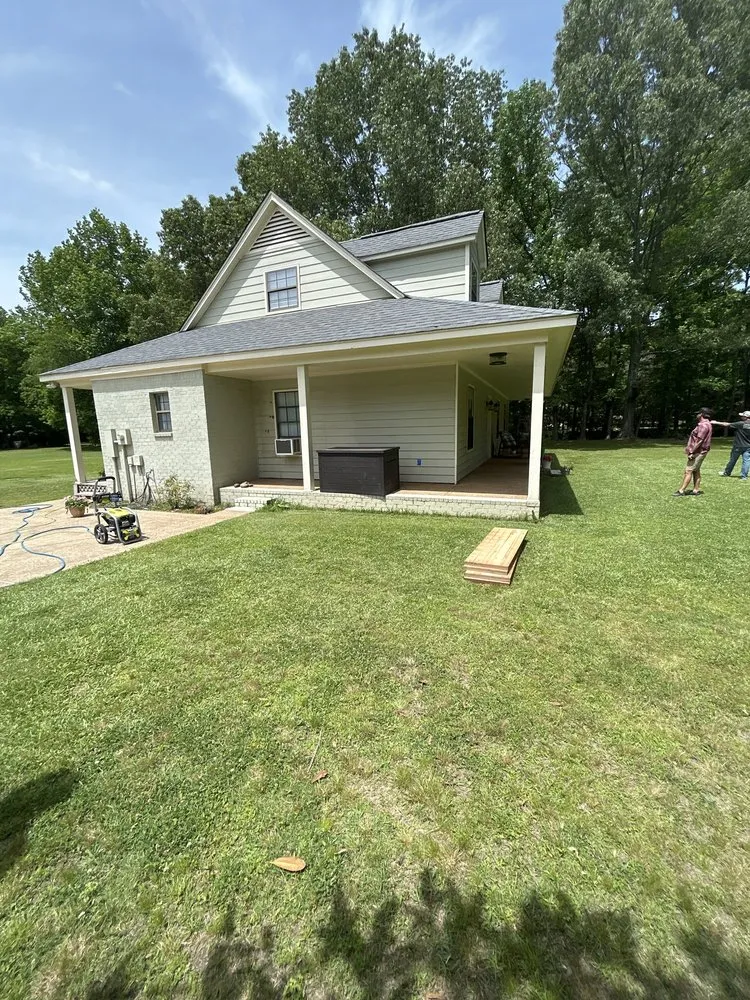 Affordable vinyl fence installation experts serving Hernando, MS - Complete Renovations