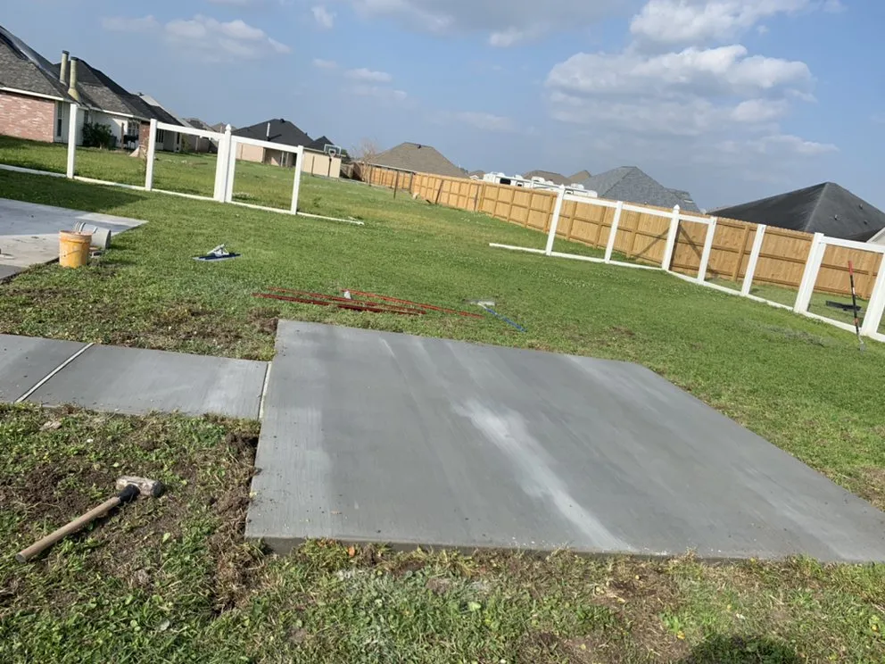 Local fence repair for homes in Luling, LA by Construction World
