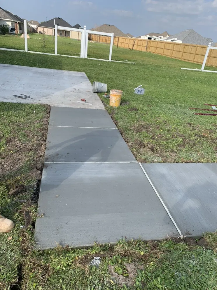 Quality fence installation for homes in Luling, LA by Construction World