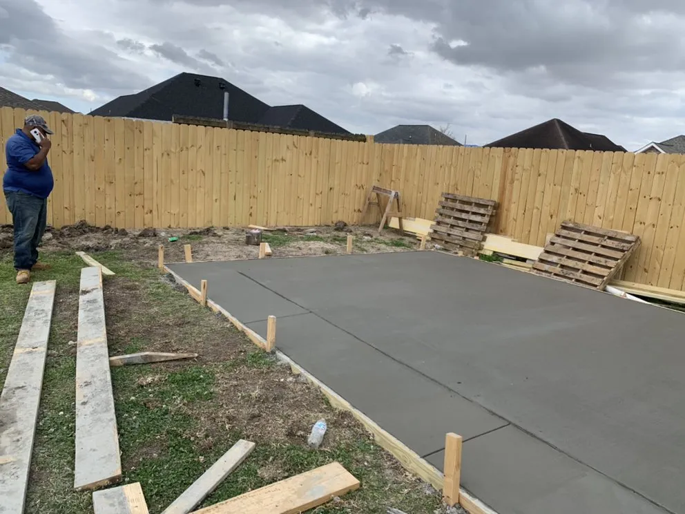 Affordable vinyl fence installation for homes in Luling, LA by Construction World