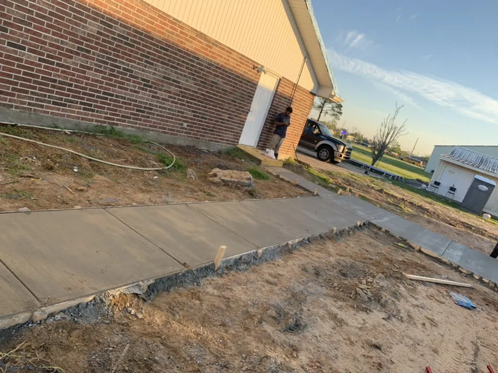 Local fence installation for homes in Luling, LA by Construction World