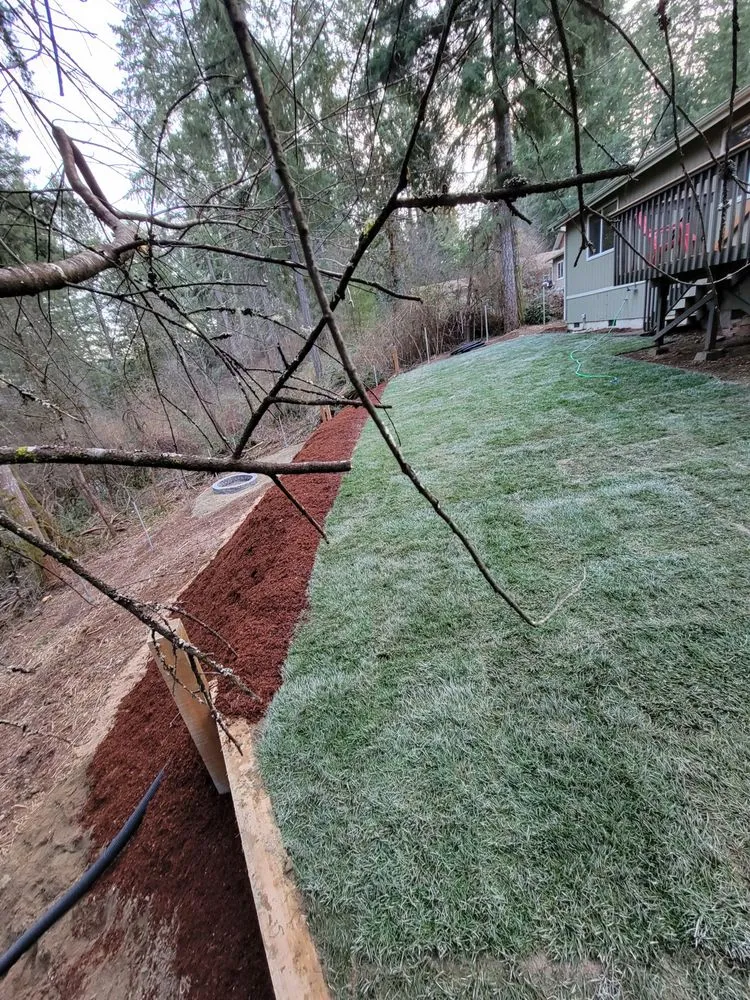 Expert vinyl fence installation for homes in Silverdale, WA by Constructive Construction