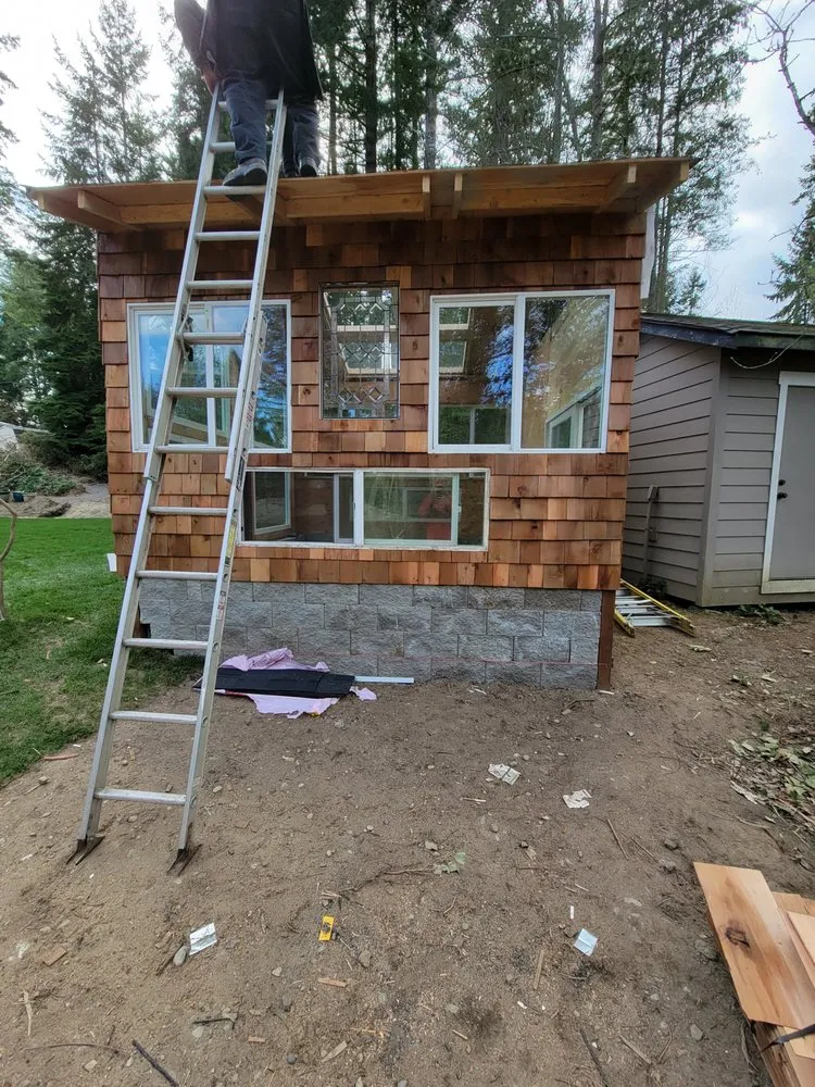 Top-rated vinyl fence installation for homes in Silverdale, WA by Constructive Construction