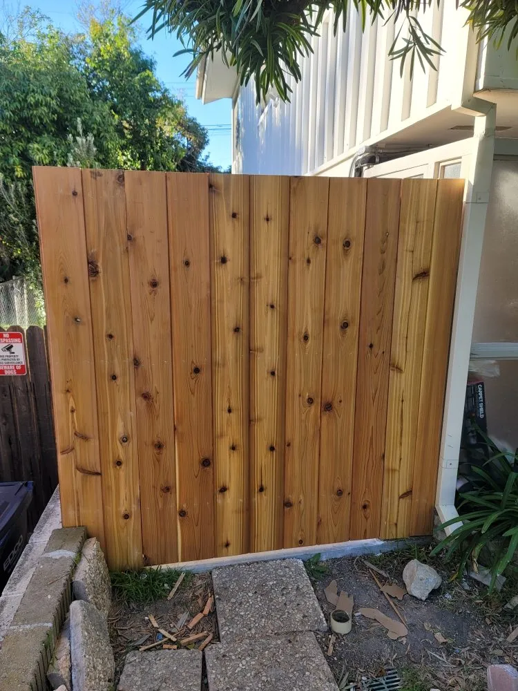 Affordable wood fence service experts serving Compton, CA - Cuadras Fence