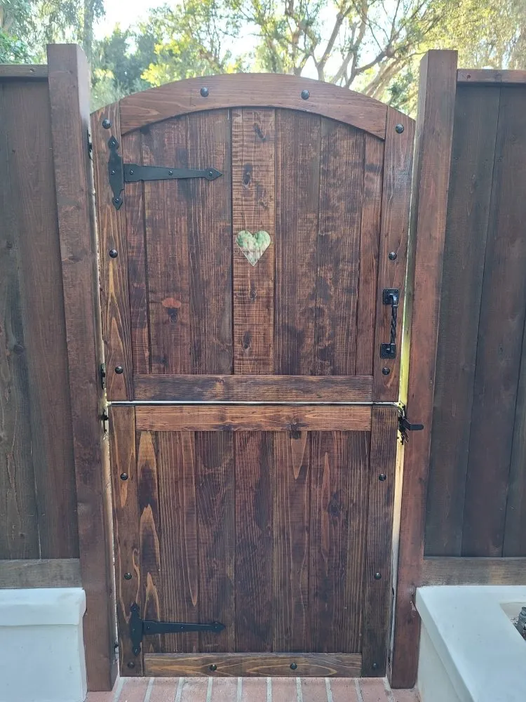 Reliable chain link fencing for homes in Compton, CA by Cuadras Fence