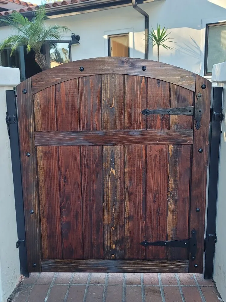 Quality wood fence service for homes in Compton, CA by Cuadras Fence