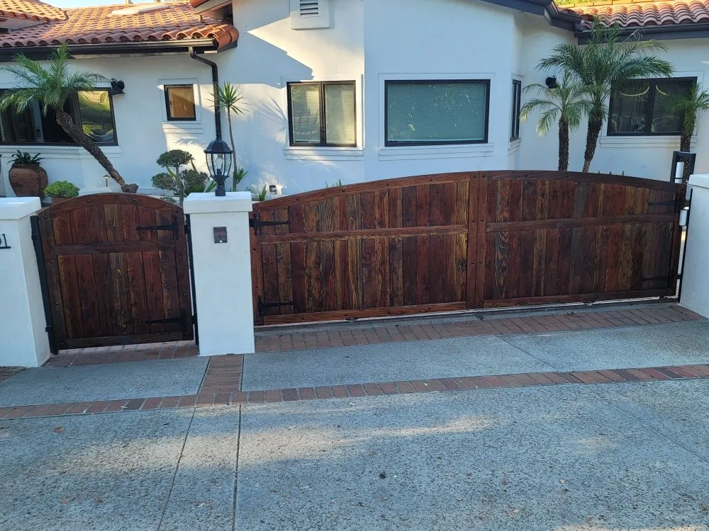 Quality wood fence service for homes in Compton, CA by Cuadras Fence