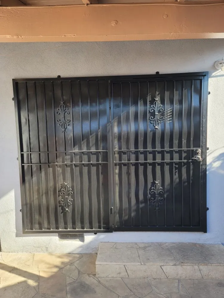 Trusted fence installation for homes in Compton, CA by Cuadras Fence
