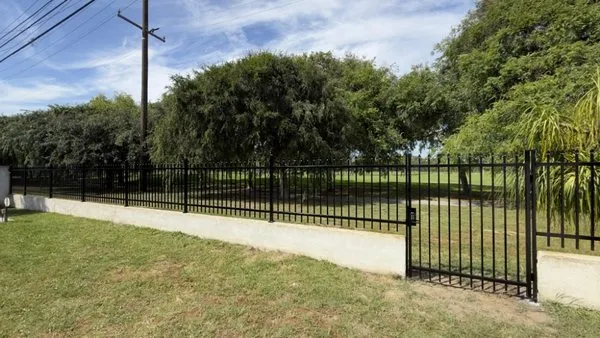 Cuadras Fence