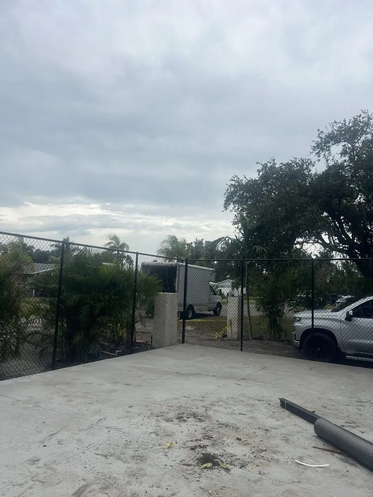 Top-rated privacy fencing service in Parrish, FL - Cyclone Carpentry