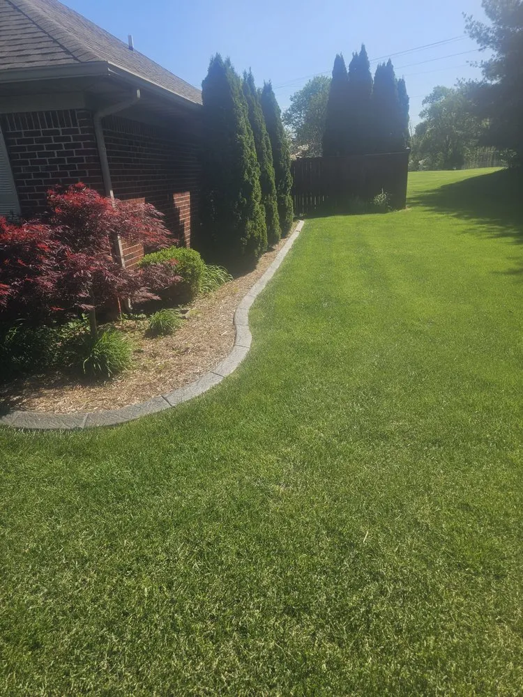 Expert wood fence service in Floyds Knobs, IN by Darrells Do It All Service