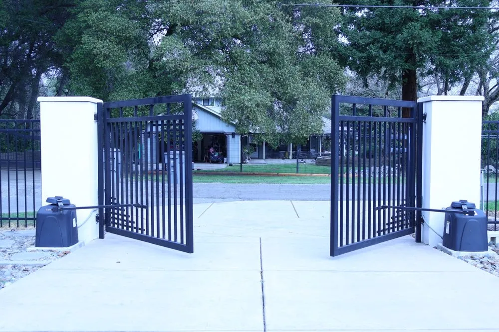 Top-rated privacy fencing service in Loomis, CA - DC Controls
