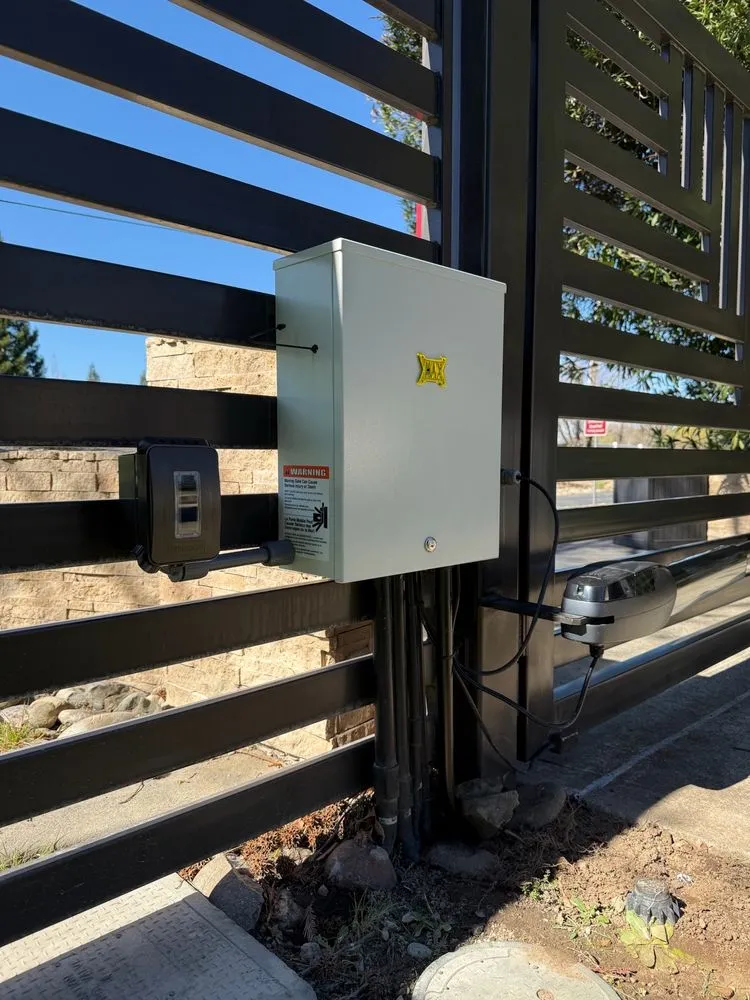 Local privacy fencing for homes in Loomis, CA by DC Controls