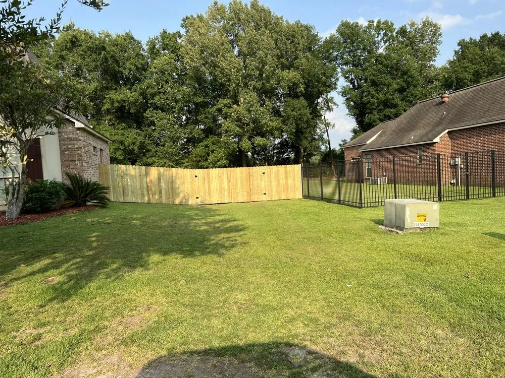 Affordable wood fence service experts serving Lafayette, LA - Deane Construction
