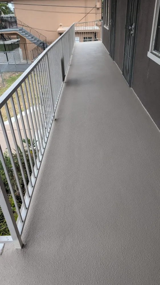 Reliable vinyl fence installation for homes in Santa Ana, CA by Deck Process & Services