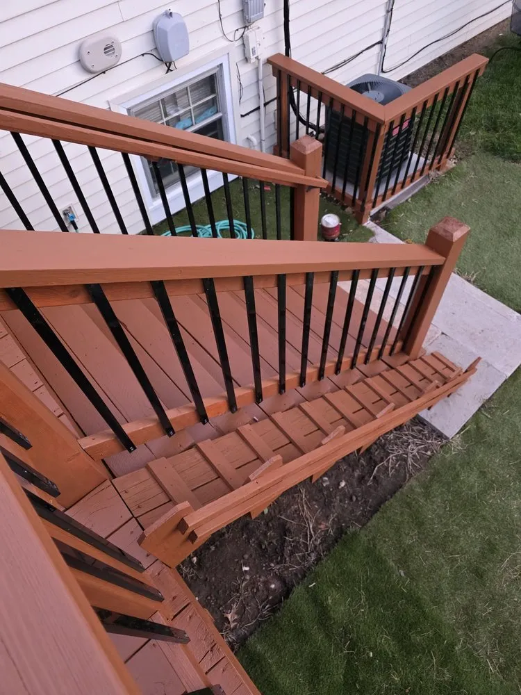 Local privacy fencing service in Lenexa, KS - Deck Revive