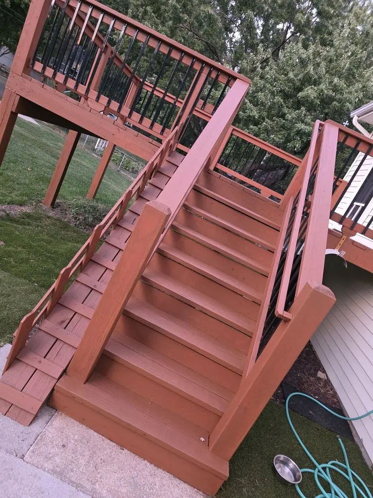Quality vinyl fence installation for homes in Lenexa, KS by Deck Revive