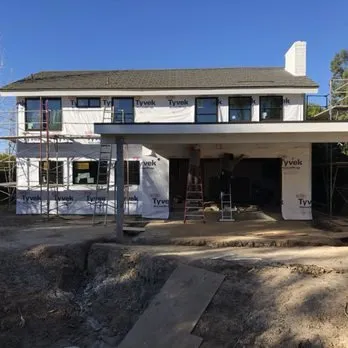 Quality vinyl fence installation in Riverside, CA by DFConstruction