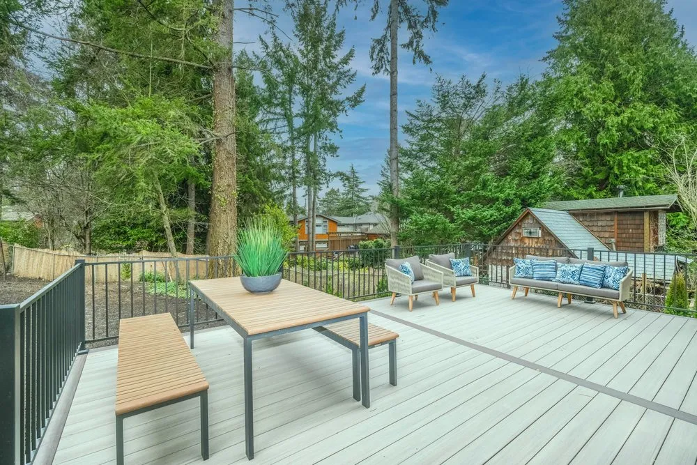 Expert fence repair for homes in Everett, WA by Dino Decking