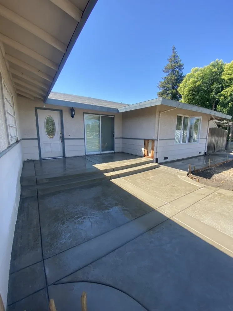 Quality chain link fencing for homes in Newark, CA by DLT Services
