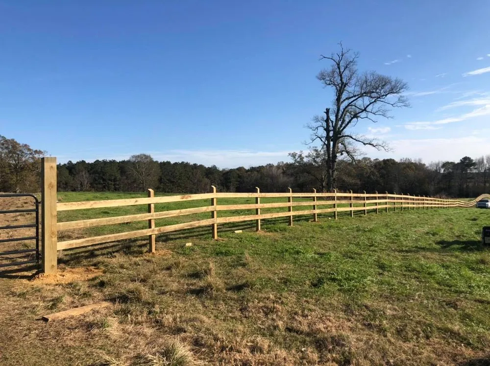 Local fence repair service in McHenry, MS - Do Work Construction