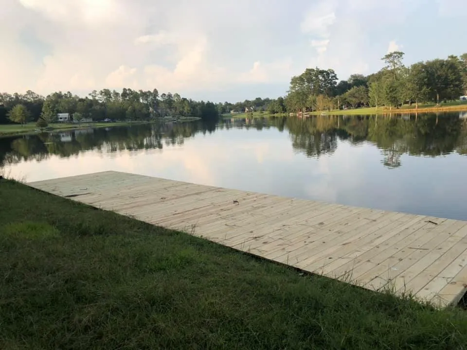 Top-rated fence repair in McHenry, MS by Do Work Construction