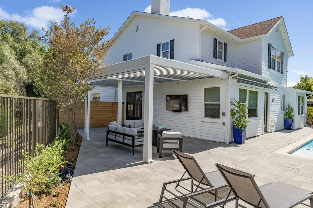 Trusted vinyl fence installation experts serving Irvine, CA - Doma Structures