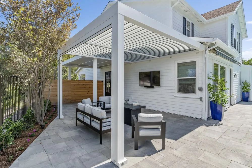 Local fence repair for homes in Irvine, CA by Doma Structures