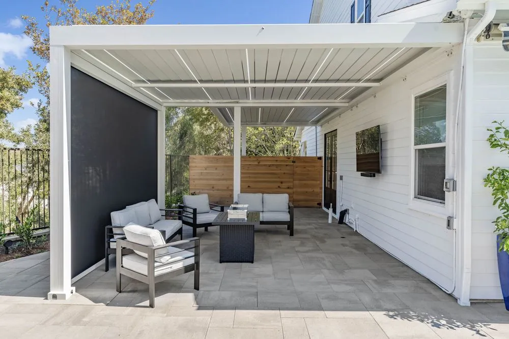 Professional vinyl fence installation service in Irvine, CA - Doma Structures