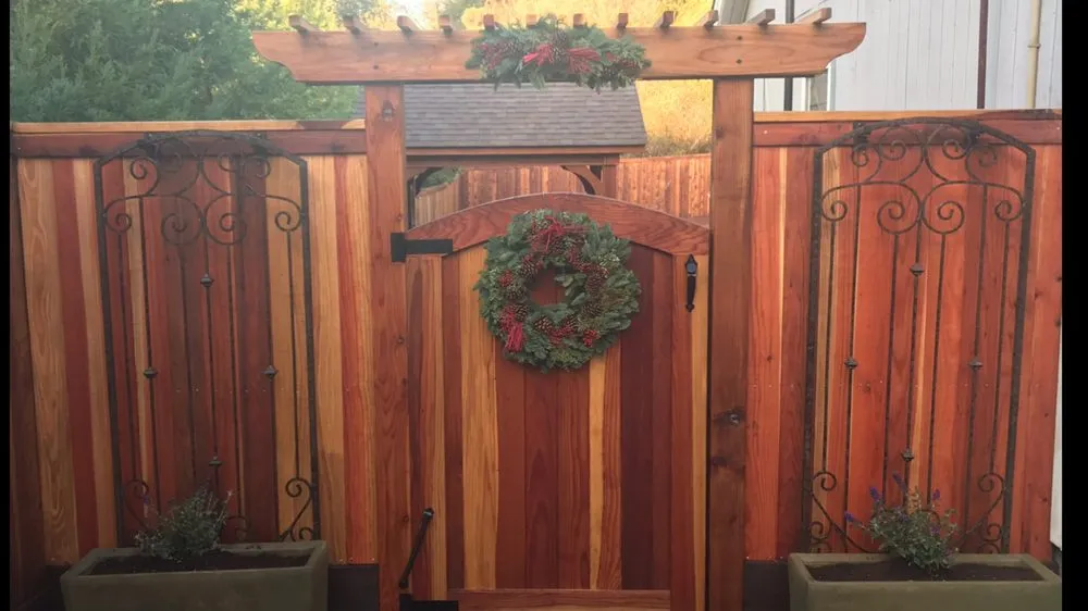 Trusted vinyl fence installation service in Star, ID - Durabuild Construction