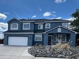 Top-rated vinyl fence installation in Reno, NV by Dynamic Construction