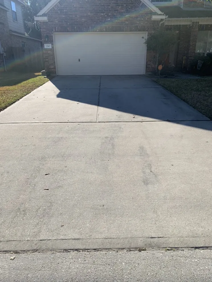 Expert wood fence service for homes in Conroe, TX by E5 Construction