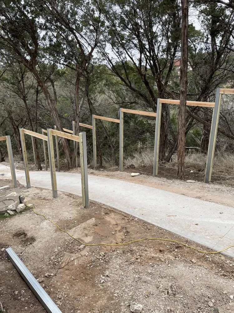 Expert vinyl fence installation for homes in Bartlett, TX by E5 Gate Services